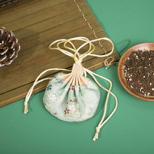 Bolsita de Yute Brocado Personalizada con Cordón, para Regalo, con Logotipo Personalizado, 10*18cm, Ideal para el Festival del Bote del Dragón o como Colgante para Coche de Estilo Antiguo - Product Image 6