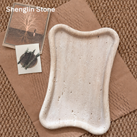 Plateau décoratif en travertin naturel au design élégant, bord ondulé, pour le rangement de bijoux, la présentation sur table à la maison