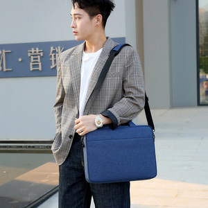 Sac pour ordinateur portable en polyester de 15 pouces, sac à bandoulière pour homme et femme, vente en gros, bande réfléchissante, logo personnalisé, sac de rangement pour ordinateur portable - Product Image 6