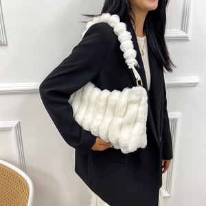 2023 nuove borse soffici da donna di grande capacità di moda borse a tracolla morbide da donna in stile coreano semplice borsa di pelliccia chic all'ingrosso per l'inverno - Product Image 3