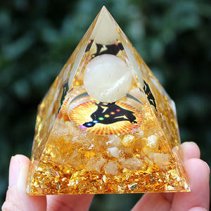 Pirámide de Citrino en Resina Epoxi, Adorno de Escritorio para Oficina, Diseño Feng Shui - Product Image 4