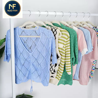 Vêtements d'occasion - Pulls d'été à manches courtes pour femmes de qualité A. Quantité minimale de commande : 500 kg. Vente en gros par balles