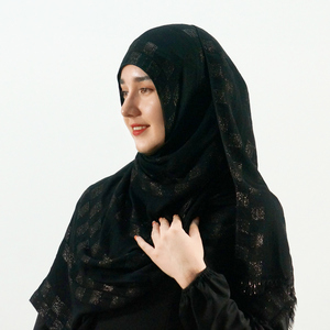 Hiyab Negro <span class=keywords><strong>de</strong></span> Lujo con Diseño a Cuadros Brillantes y Mezcla Metálica Dorada, <span class=keywords><strong>Tela</strong></span> Kashka Voile Viscosa, Jersey Premium <span class=keywords><strong>de</strong></span> Lujo Musulmán para Ramadán - Product Image 2