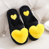 Nouvelles pantoufles d'hiver en peluche pour femmes, design cœur, pour la maison, intérieur, chaudes, antidérapantes, en coton rembourré, pantoufles d'hiver chaudes