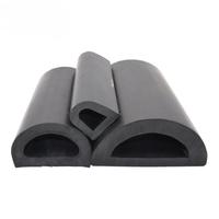 Pare-chocs en caoutchouc extrudé durable en forme de D pour remorques de camions Pare-chocs de quai durable à motif de bande EPDM pour baies de livraison d'équipement