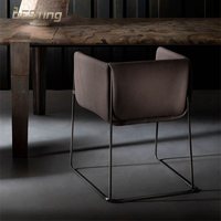 Design minimaliste italien moderne et luxueux: tabouret de bar Jill chaise de bar en cuir personnalisée