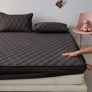 Toptan Su Geçirmez Polyester Kapitone Kalınlaştırılmış Çarşaf Alezi Nefes Alabilen Yumuşak Düz Renk Derin Cepli - Product Image 4