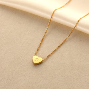 Piccola collana minimalista di amore regalo di gioielli in acciaio inossidabile placcato oro 18K <span class=keywords><strong>Mini</strong></span> piccolo cuore con lettera collana pendente - Product Image 4