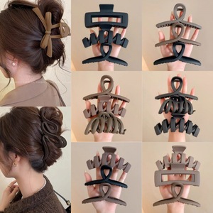 Pince à cheveux polyvalente en plastique texturé mat pour femme ; Nouvelle collection Printemps/Été 2026, style japonais et coréen, pince requin tendance - Product Image 2