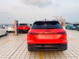 Vente Flash - <span class=keywords><strong>Audi</strong></span> <span class=keywords><strong>Q5</strong></span> E-Tron Quattro Art Collection Edition 2022 d'<span class=keywords><strong>occasion</strong></span> - SUV haut de gamme - Conduite à gauche - Hautes performances - Product Image 4