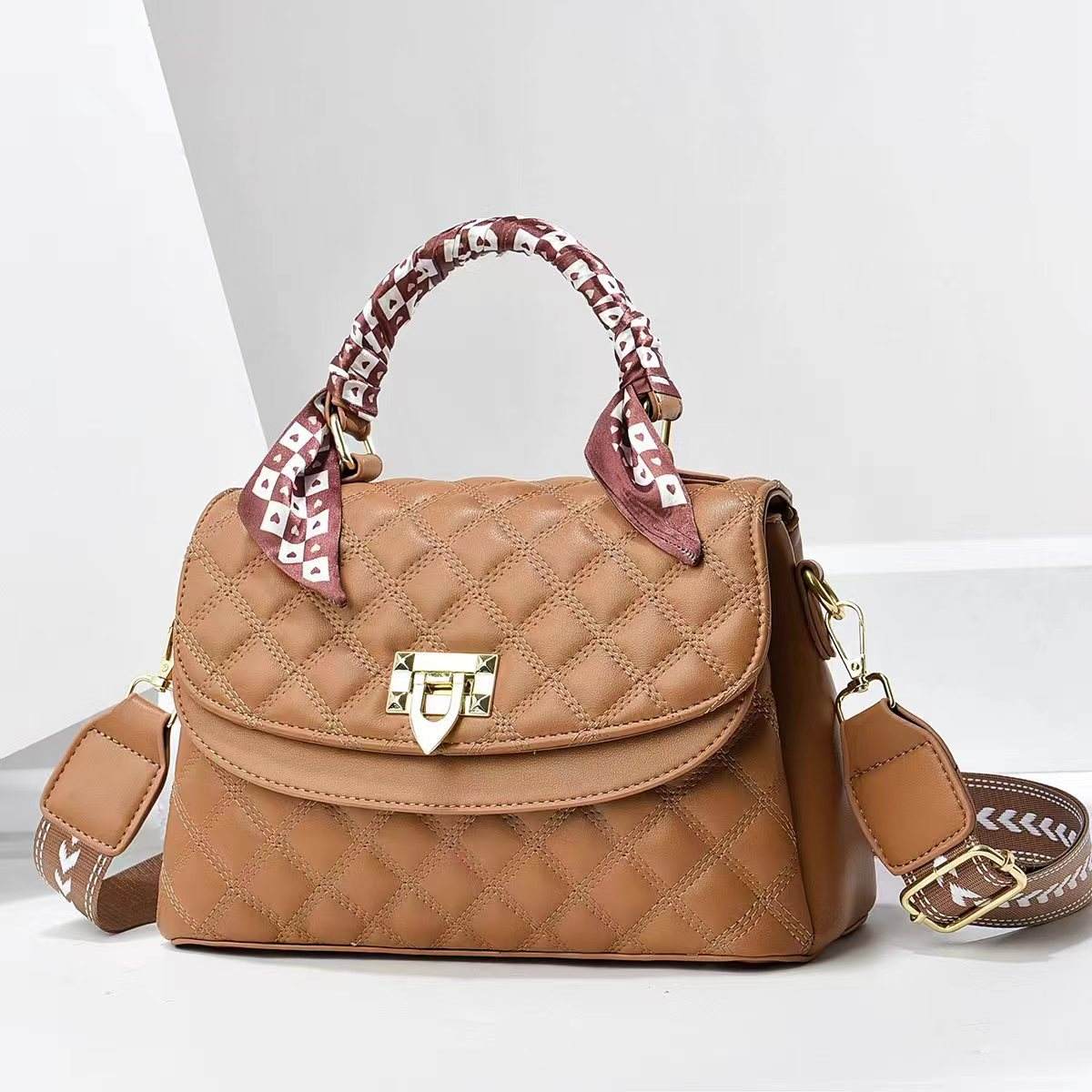 สีน้ำตาล