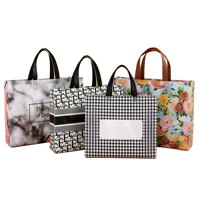 Sacs non tissés écologiques, durables et réutilisables avec poignées en tissu aux tons pastel attrayants pour le branding des magasins de vêtements