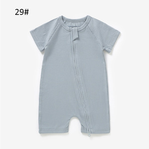 Combinaison courte en coton biologique à manches courtes côtelées pour bébé, pyjama bébé avec fermeture éclair, barboteuse courte pour bébé - Product Image 2