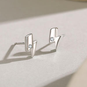 Boucles d'oreilles clous personnalisables en cuivre, version Inspiration Naturelle, en argent sterling S925 avec zircone taille ronde, motif éclair, cadeau pour femme - Product Image 4