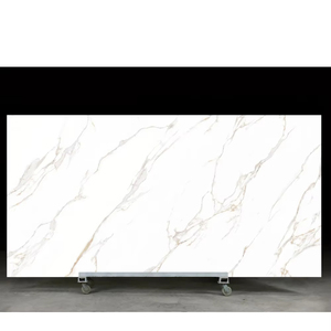 Dalle de quartz motif Calacatta Montréal et marbre artificiel imprimé en 3D sur mesure, durable et élégant pour plan de travail - Product Image 1