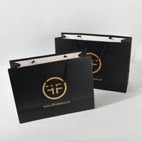 Sac en papier personnalisé de luxe avec logo en feuille d'or, mat, gaufré, laminé, grand, moyen, blanc, solide, pour magasin de vêtements, sac de shopping