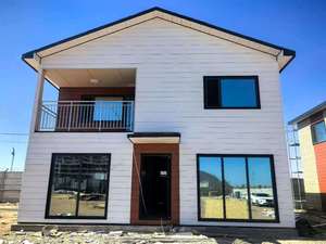 Villa modular económica, elegante residencia con balcón, aislada y resistente al viento, adecuada para diversos entornos. - Product Image 1