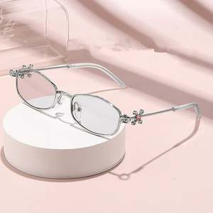 Gafas de Sol de Moda 2025, Lujosas, con Protección Anti Luz Azul, Montura Pequeña, UV400, Patillas de Aleación con Diamantes, Ovaladas, para Hombre y Mujer - Product Image 5