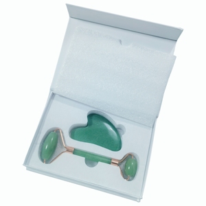 Ensemble beauté Gua Sha et rouleau de massage en jade aventurine verte avec logo personnalisé OEM et coffret cadeau - Product Image 2