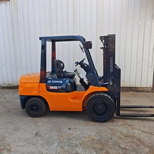 รถยกดีเซล FD35 มือสอง 3.5 ตัน เสากระโดงสองท่อน แบบนั่งขับ พร้อมง่ามยาว 1070 มม. กว้าง 125 มม. สำหรับใช้งานกลางแจ้ง - Product Image 3