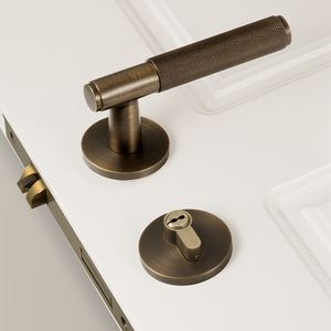 Set di <span class=keywords><strong>Maniglie</strong></span> <span class=keywords><strong>per</strong></span> <span class=keywords><strong>Porte</strong></span> <span class=keywords><strong>in</strong></span> <span class=keywords><strong>Ottone</strong></span> Massiccio di Lusso, Finitura Spazzolata Satinata, Leva Rotonda <span class=keywords><strong>per</strong></span> <span class=keywords><strong>Porte</strong></span> Interne e Camere da Letto - Product Image 4