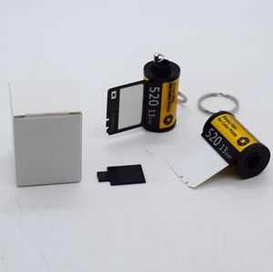 <span class=keywords><strong>Porte</strong></span>-clés personnalisé avec mini album <span class=keywords><strong>photo</strong></span> souvenir et pompon à vendre - Product Image 3