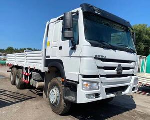 Ventes chaudes SINOTRUK HOWO 6X4 Nouveau camion cargo diesel à conduite à gauche 6x4 Roues motrices Clôture de chargement Réservoir de cargaison avec caméra <span class=keywords><strong>arrière</strong></span> - Product Image 3