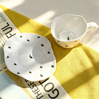 Juego de Taza y Platillo de Cerámica Pintados a Mano con Borde Ondulado y Diseño Floral, Taza de Té Segura para el Hogar y la Cocina, Regalo