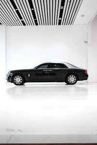 Rolls-Royce Ghost Usado, Sedán de Lujo Exclusivo con Distancia Entre Ejes Extendida, 2020-2022, <span class=keywords><strong>Limo</strong></span>, Volante a la Izquierda, Turbo, Neumáticos R19, Color Oscuro - Product Image 3