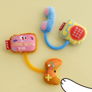 ของเล่นแมวรูปปลาแบบกำหนดเอง เป็นมิตรกับสิ่งแวดล้อม ทำจากสายโทรศัพท์ ของเล่นตุ๊กตาแคทนิปพร้อมกระดิ่ง อุปกรณ์สำหรับสัตว์เลี้ยง เหมาะสำหรับสุนัขและแมว - Product Image 1