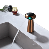 Robinet de lavabo moderne monotrou à poignée unique avec capteur automatique chaud/froid en laiton pour salles de bain, hôtels, parcs, centres commerciaux et gymnases