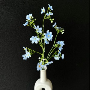 Un bouquet en tissu de soie de petites fleurs sauvages avec un motif floral naturel parfait pour les arrangements de salon et de jardin - Product Image 4