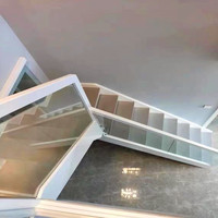 Escaliers à marches ouvertes en bois de chêne blanc en forme de L de style américain Escaliers droits en porte-à-faux en acier au carbone avec rampe en verre
