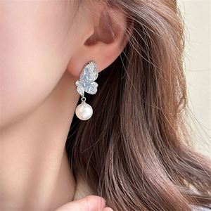 Boucles d'oreilles pendantes coréennes en cristal coloré, motif fleur et papillon, pour femmes, idéales pour les fêtes et mariages, accessoires de bijoux exquis et élégants - Product Image 3