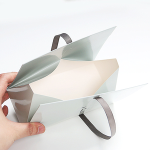 <span class=keywords><strong>2025</strong></span> hộp kẹo tùy chỉnh 300gsm hộp các tông màu trắng có thể gập lại với vật liệu tái chế Bạc nóng để đóng gói quà tặng - Product Image 3