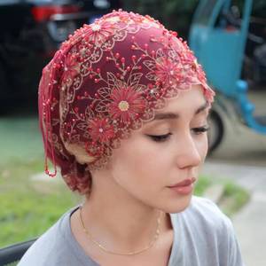 Sombrero de encaje transpirable y ecológico YASEEN con pedrería y borlas, adecuado para todas las estaciones. - Product Image 1