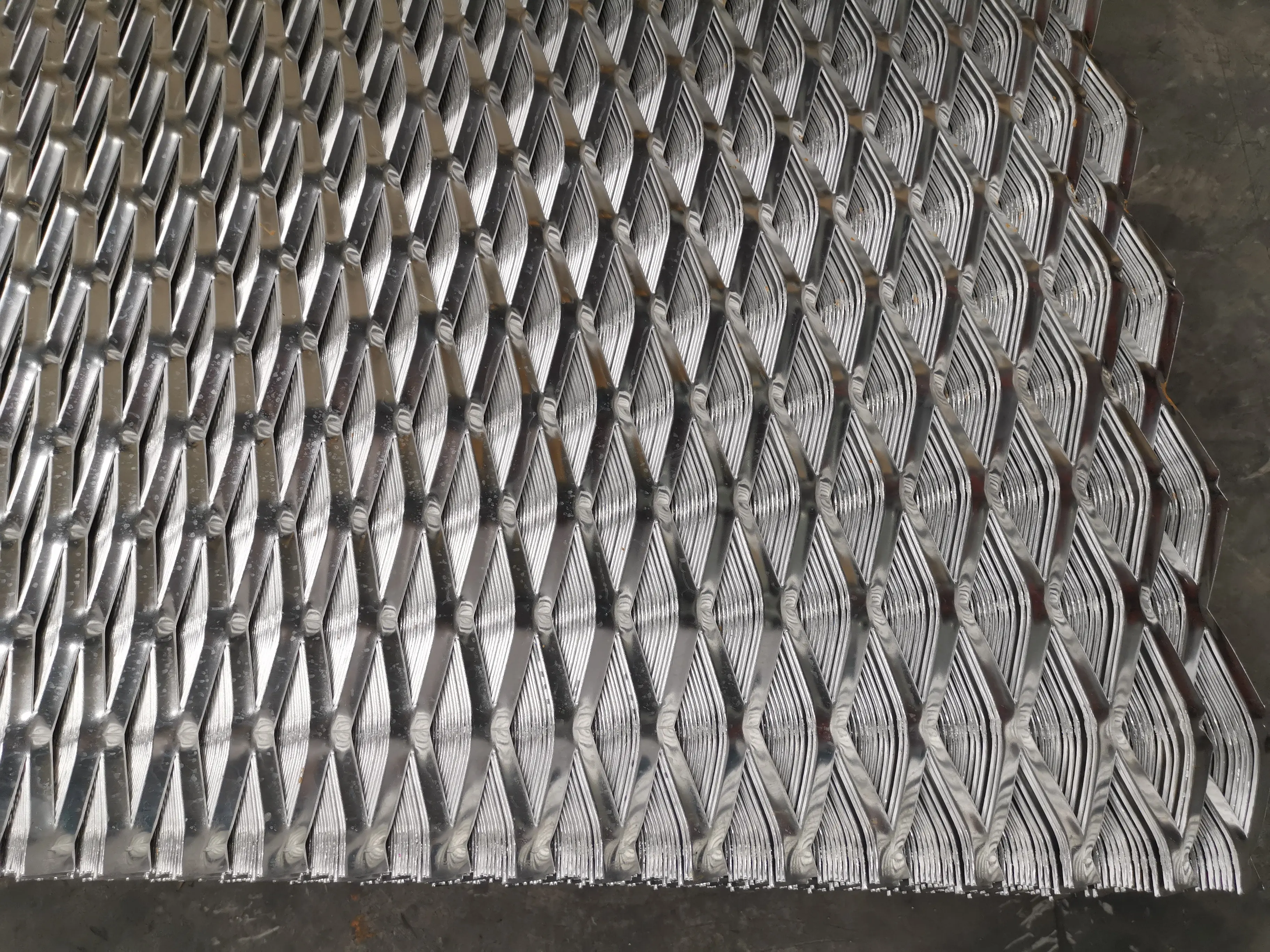 Perde duvar toz boyalı alüminyum genişletilmiş metal ızgara teli