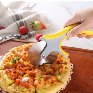 Couteau à pizza tout-en-un en acier inoxydable de haute qualité avec poignée ergonomique pour une maniement facile - Product Image 3