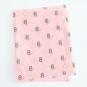 Papier d'emballage cadeau en tissu métallisé recyclé de haute qualité, rose, 50 x 70 cm, imprimé argent/or/rose/orange - Product Image 1