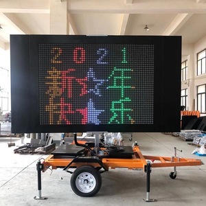 Écran d'affichage routier mobile à LED alimenté par énergie solaire, IP65, cadre Q235, montage au sol, source lumineuse stable non réfléchissante - Product Image 1