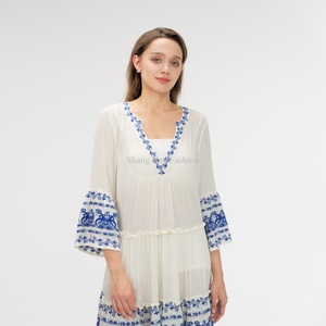 Robe d'été OEM personnalisée avec logo, robes longues à manches longues pour femmes, robes brodées à col en V, longueur genou - Product Image 2