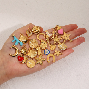 Ciondoli Personalizzati ZYO in Acciaio Inossidabile per Gioielli Fai-da-Te, Charm Dorati per Creazione di Braccialetti - Product Image 1