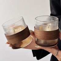 Vaso de Vidrio de Borosilicato Alto de 280ml con Rayas Verticales y Funda de Madera, Vaso Antiescaldaduras con Diseño Acanalado para Beber en Casa o Cafetería