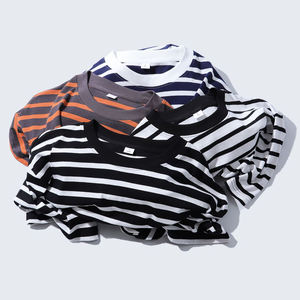 Nuovi abiti da uomo alla moda producono magliette sportive di base Casual con Cropped t-shirt in cotone a righe bianche e nere - Product Image 3