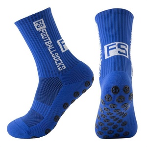 <span class=keywords><strong>Chaussettes</strong></span> de football antidérapantes en gros avec logo personnalisé, points en silicone, respirantes, <span class=keywords><strong>chaussettes</strong></span> athlétiques mi-mollet OEM ODM <span class=keywords><strong>OEKO</strong></span>-<span class=keywords><strong>TEX</strong></span> 100 - Product Image 5