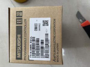 Controlador Programable Mitsubishi 100% Nuevo y Original FX1S-30MR-ES/UL - Product Image 1