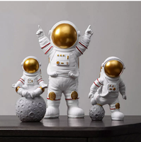 Résine Astronaute Figurine Moderne Cosmonaute Statue Décoration de La Maison Salon Ornements Lune Sculpture Pour Garçon Gril Cadeaux