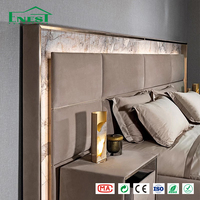 Luxuriöses Schlafzimmer-Möbelset Moderne Villa Herrenhaus Komplettlösung Maßanfertigung Hochwertiges Kingsize-Bett mit LED-Beleuchtung