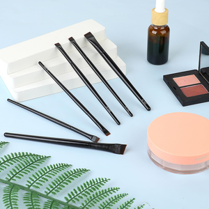 Juego de 3 Pinceles Delineadores de Ojos en Ángulo Fino, Ultrafinos, Profesionales, de Lujo, para Maquillaje de Ojos - Product Image 3