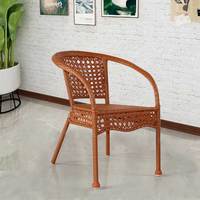 Ensemble moderne de table basse d'extérieur et de fauteuils en rotin tressé, couleur jardin, pour hôtels, cours et style contemporain